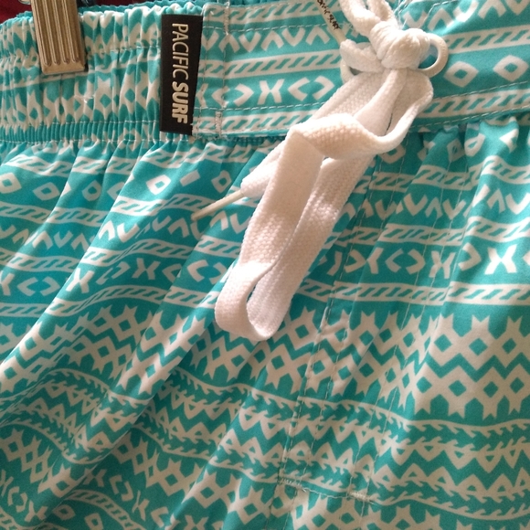 Pacific Surf Swim Trunks · 2XL - Picture 5 of 9